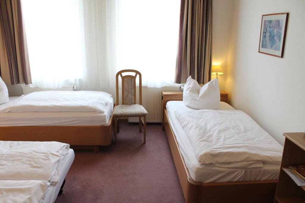Четырёхместный номер Standard Adler Hotel Dresden