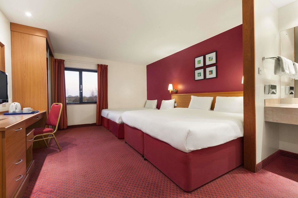 Standard Double Family room Days Inn by Wyndham Stevenage North