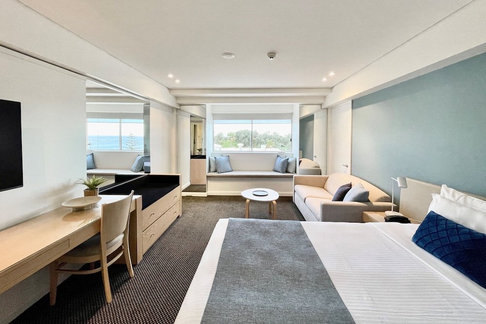 Deluxe Studio with partial ocean view Coogee Sands Hotel & Apartments