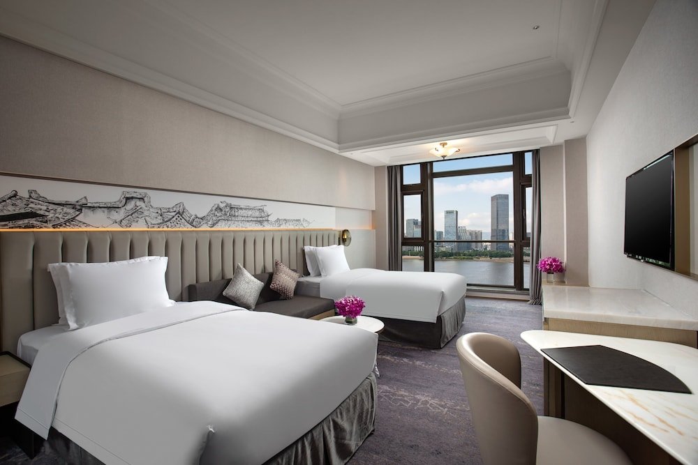 Четырёхместный номер Premium с видом на реку Crowne Plaza Fuzhou South, an IHG Hotel