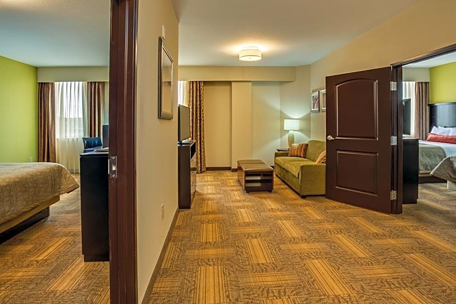 Четырёхместный люкс с 2 комнатами Staybridge Suites Atlanta Airport