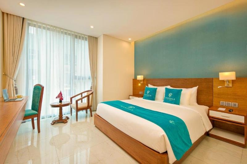 Standard Doppel Zimmer mit Balkon und mit eingeschränktem Meerblick Mandila Beach Hotel Danang