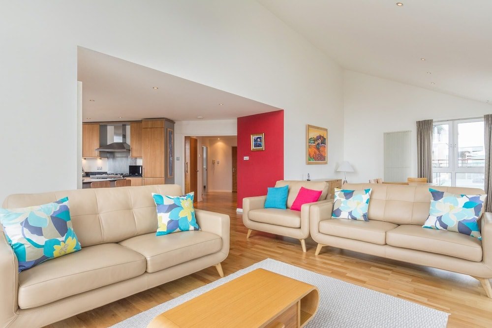 Appartement 403 Outstanding Penthouse in Vibrant Leith With Secure Parking