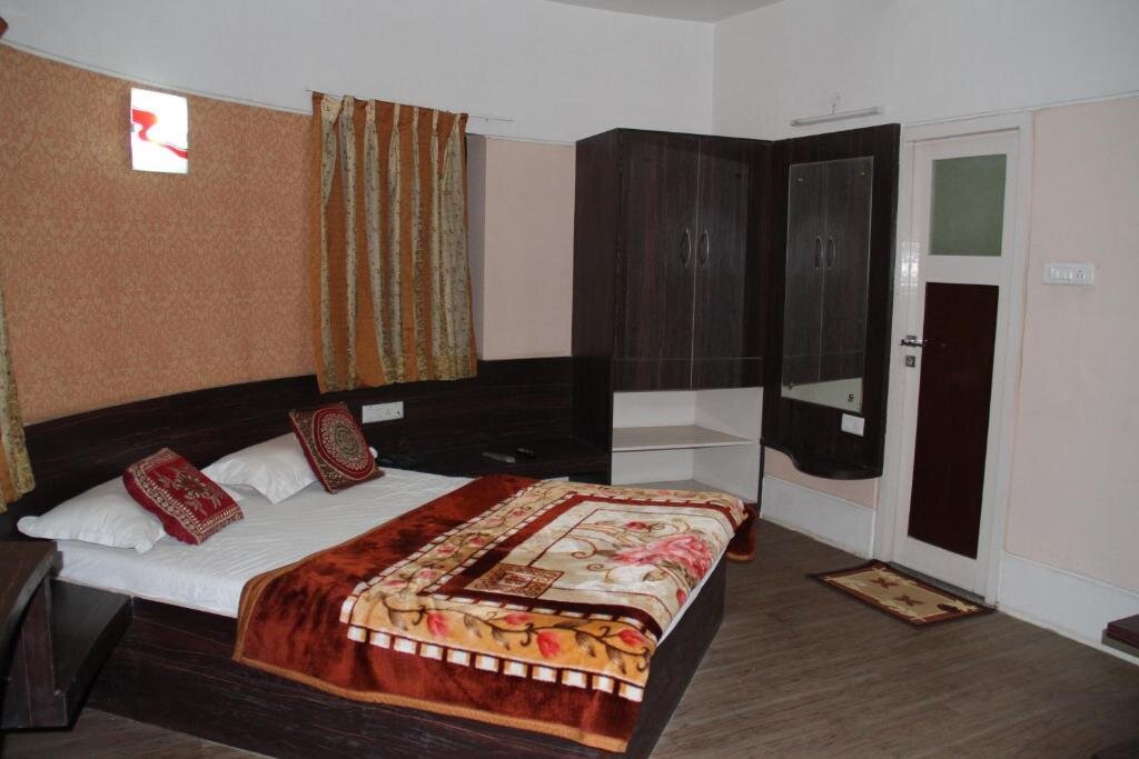 Executive Cottage OYO Home 70372 Royal Stay Tapovan