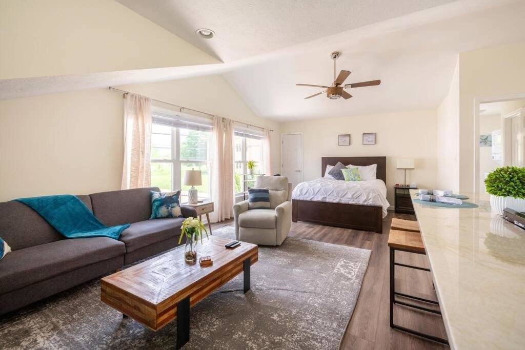 Standard room *Cozy Studio Carriage House- Minutes from Downtown