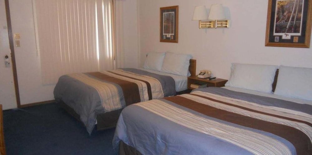 Standard room Harbor Inn Motel