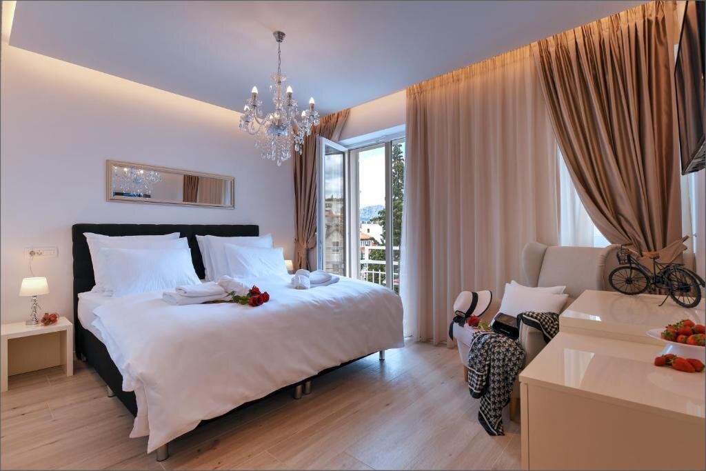 Deluxe Double room with balcony Via Porto Rooms