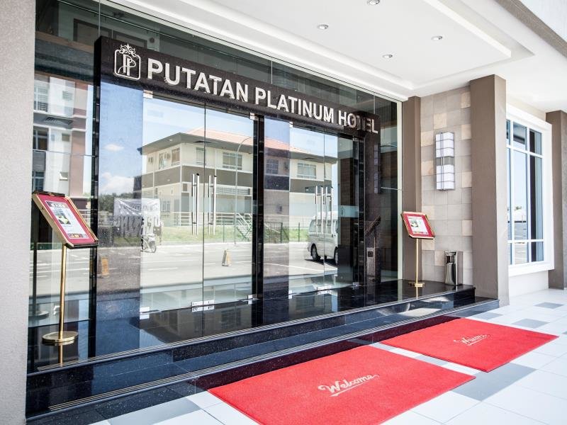 Bett im Wohnheim Putatan Platinum Hotel