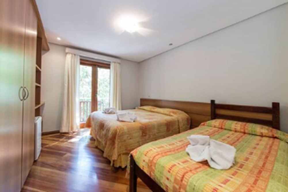 Standard Triple room with balcony Pousada Joia da Serra by Hotel Platanus