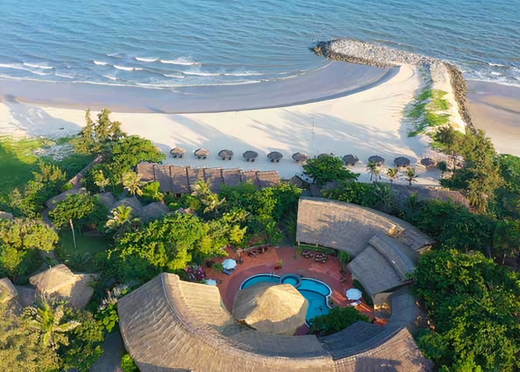 Трёхместный номер Standard с видом на бассейн White Sand Resort Mui Ne