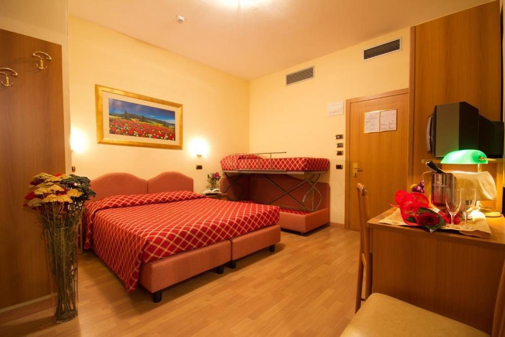 Superior Quadruple room Hotel Villa Luca