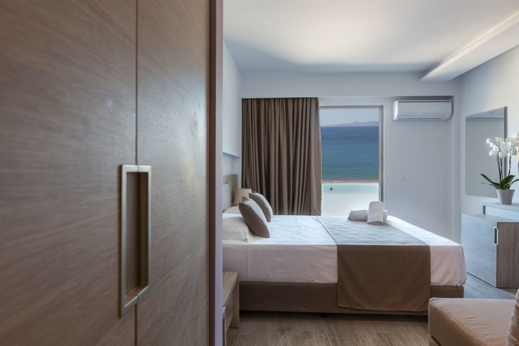 Suite 1 dormitorio con vista a la montaña Akti Imperial Deluxe Resort & Spa Dolce