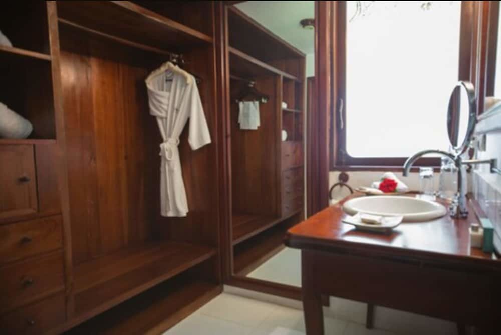 Habitación cuádruple Estándar Royal Palm Galapagos, Curio Collection Hotel by Hilton