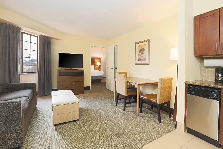 Номер Standard с 2 комнатами Staybridge Suites Reno Nevada, an IHG Hotel