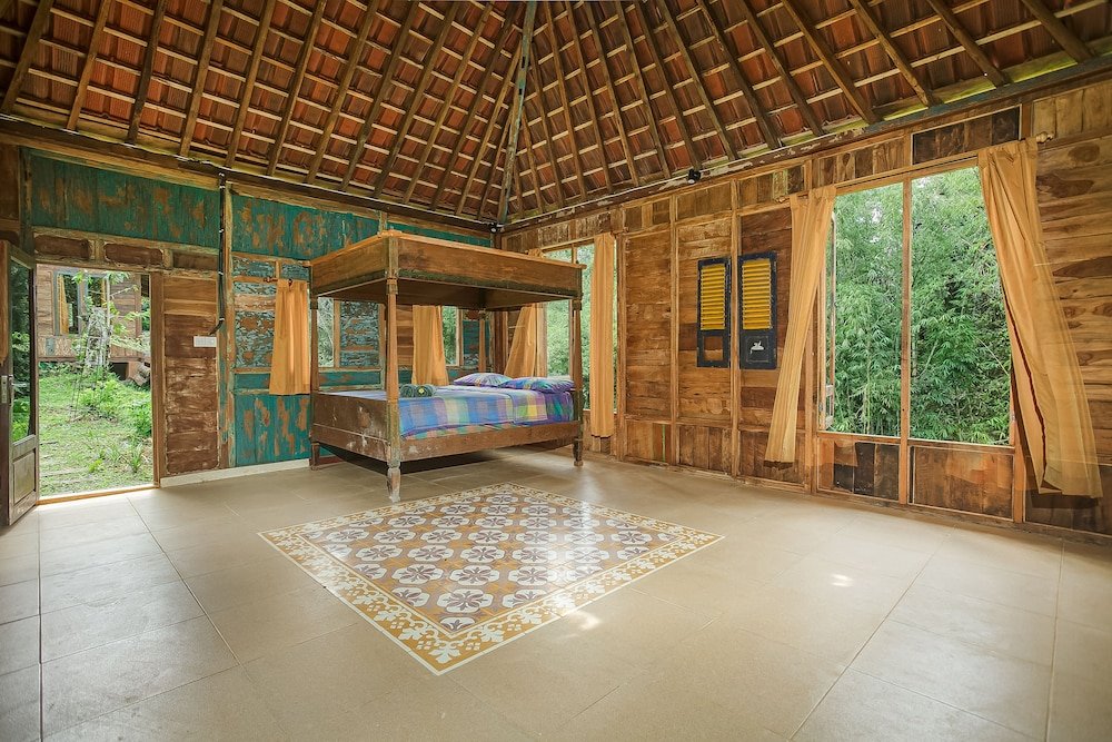 Кровать в общем номере Tepi Sawah Lodge & Retreat