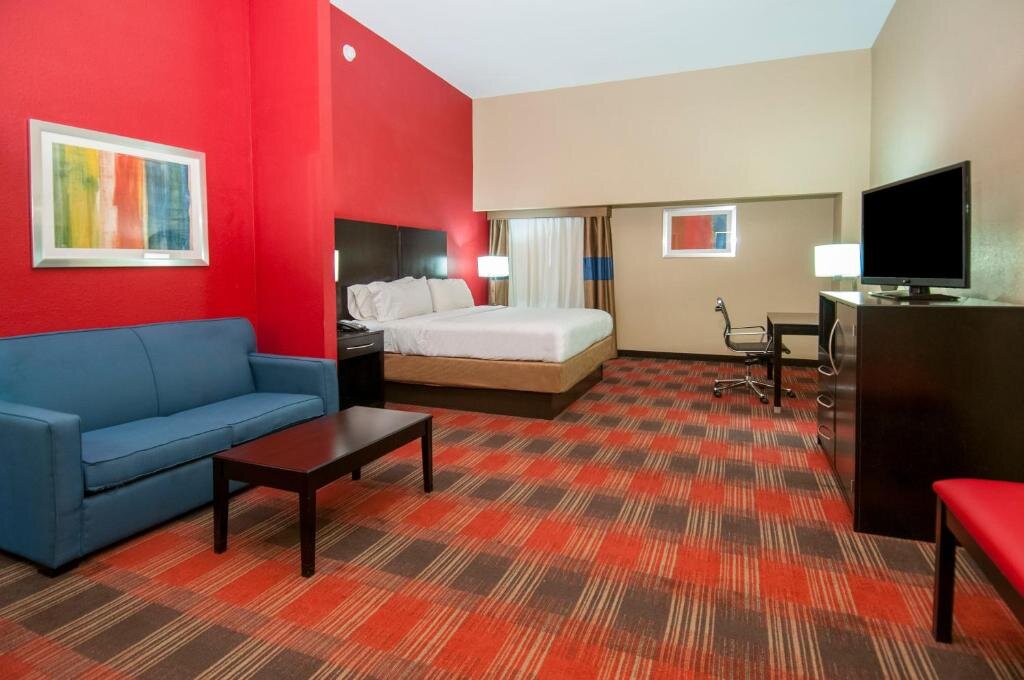 Люкс Holiday Inn Express & Suites Jackson Downtown - Coliseum, an IHG Hotel