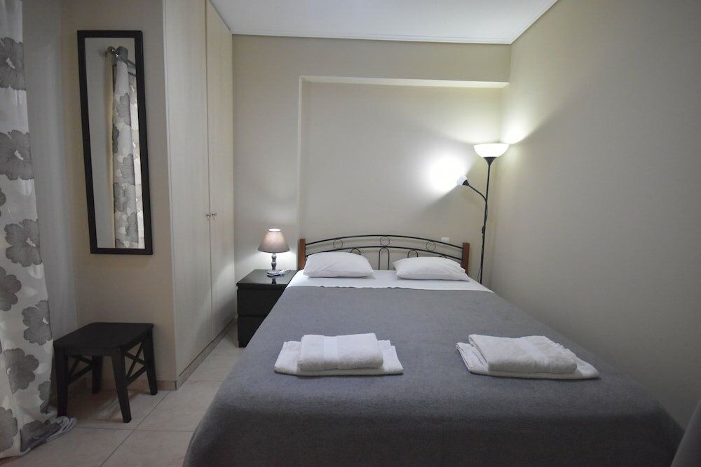 Économie quadruple chambre 2 chambres avec balcon A&J Apartments or Rooms athens airport
