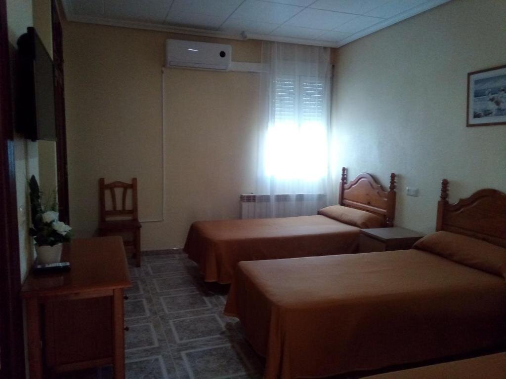 Standard Triple room Hostal Ávila