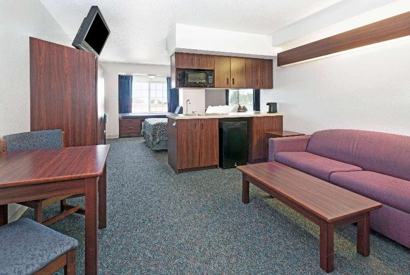 Standard room Days Inn & Suites