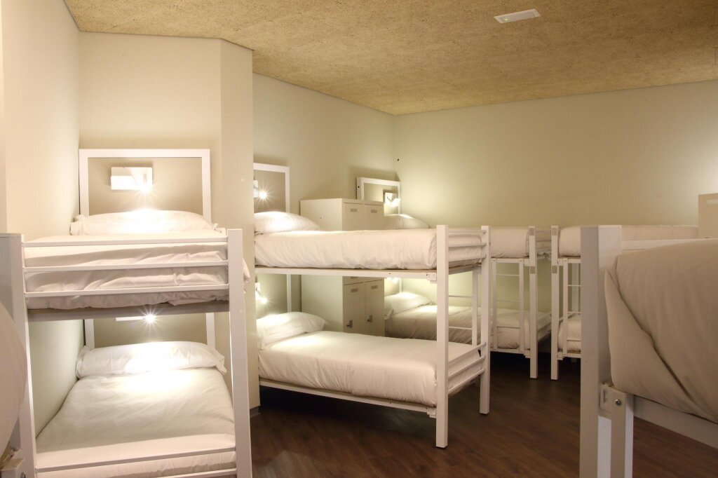 Standard Zimmer Poshtel Bilbao - Premium Hostel