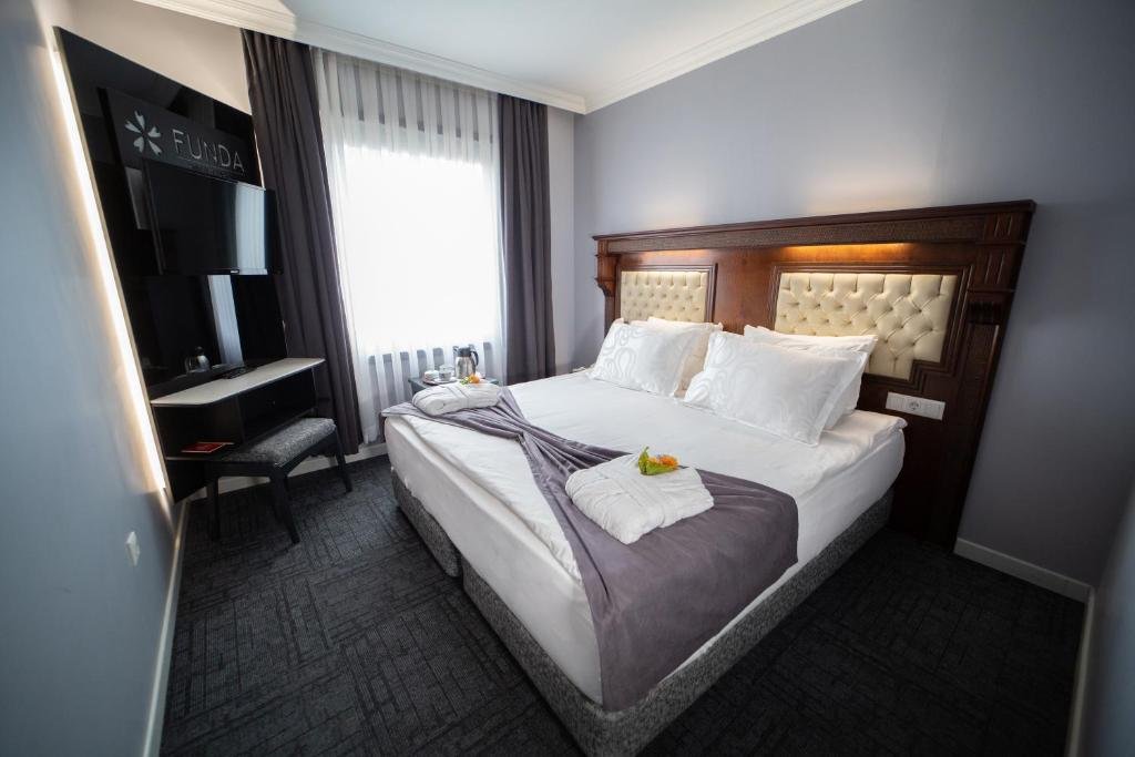 Standard Doppel Zimmer mit Stadtblick Funda Hotel