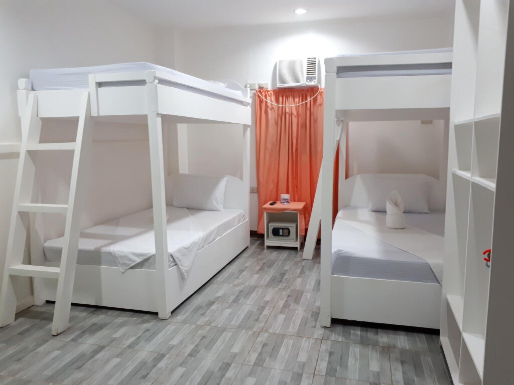Кровать в общем номере Coron Sanho Pension House