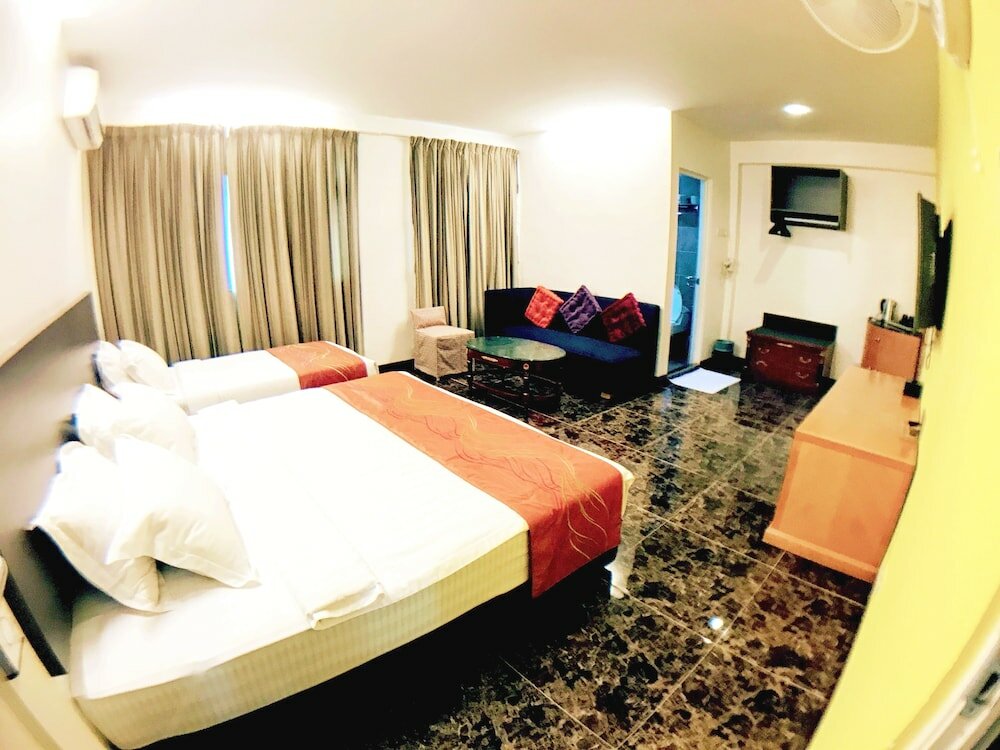 Deluxe Triple room Lux Private Hotel