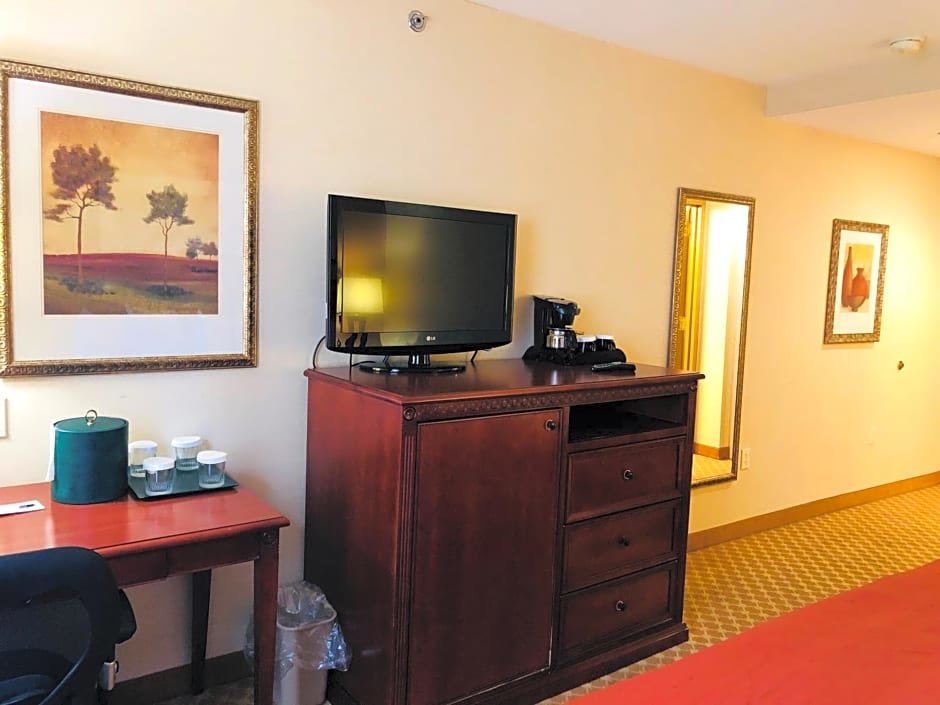 Standard Quadruple room Queens County Inn and Suites