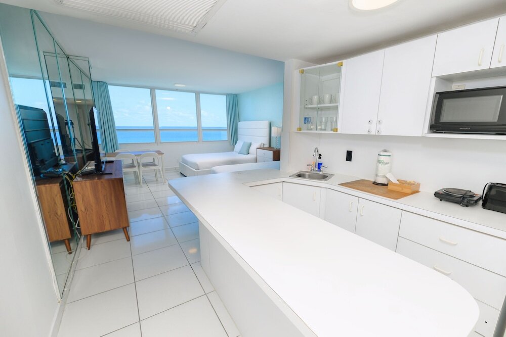 Estudio cuádruple con vista al océano Castle Beach Resort Condo Penthouse or 1BR Direct Ocean View -just remodeled