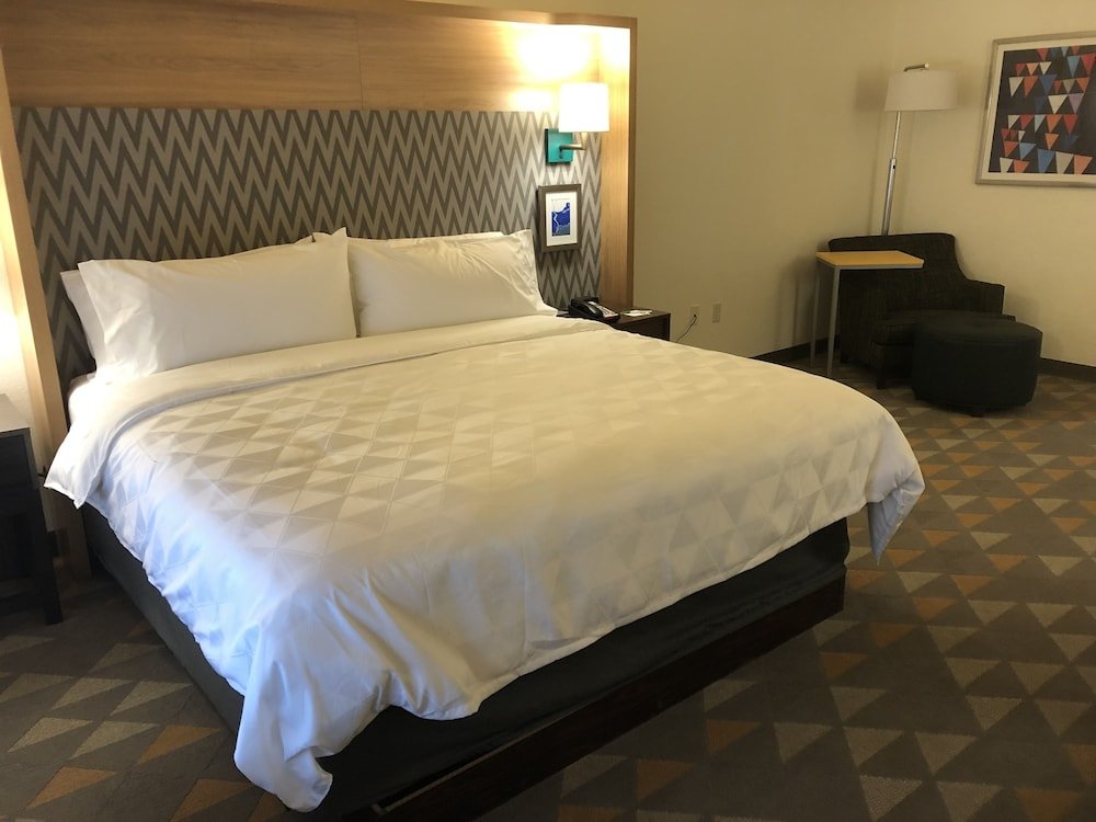 Standard room Holiday Inn & Suites Memphis Southeast-Germantown, an IHG Hotel