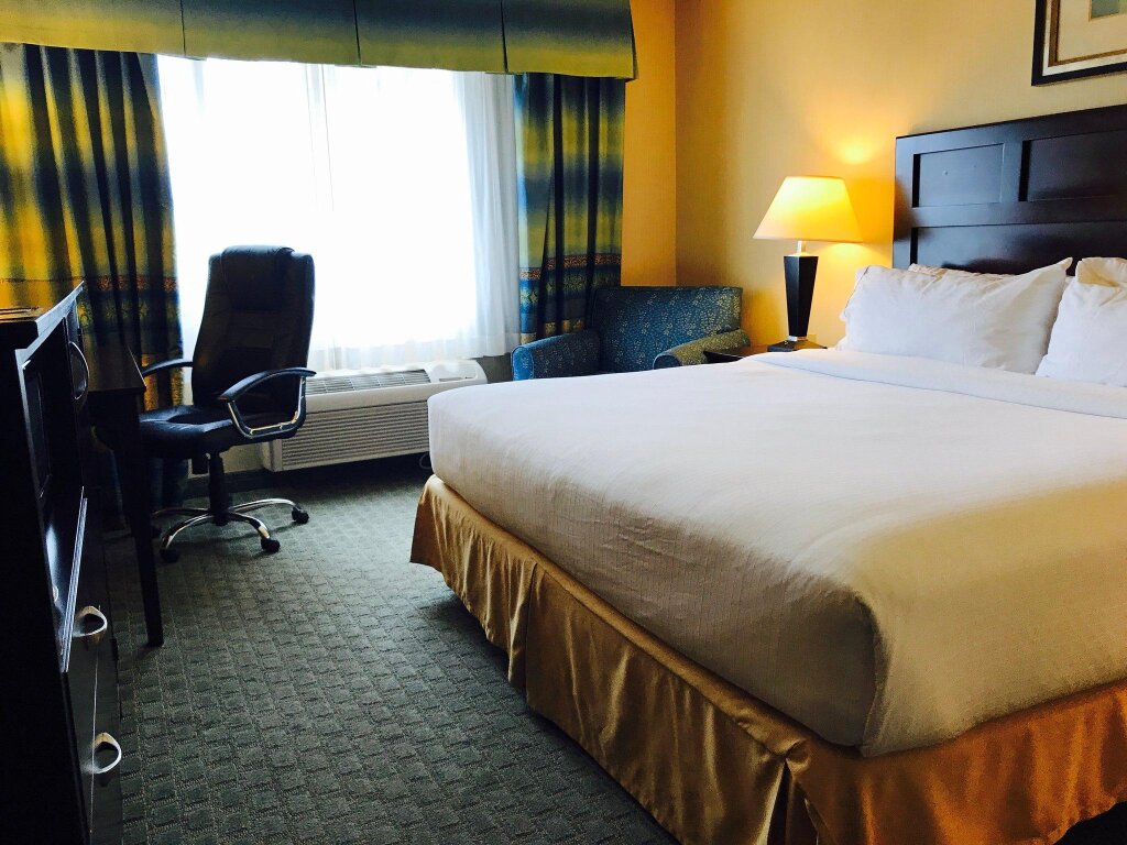 Номер Standard Holiday Inn Express Fort Bragg, an IHG Hotel