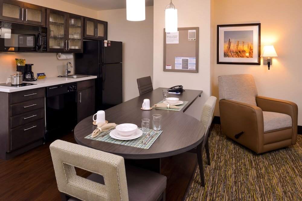 Suite 1 camera da letto Candlewood Suites Bloomington, an IHG Hotel