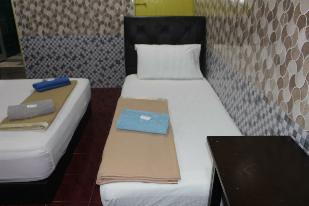 Standard Triple room Melawati Hotel