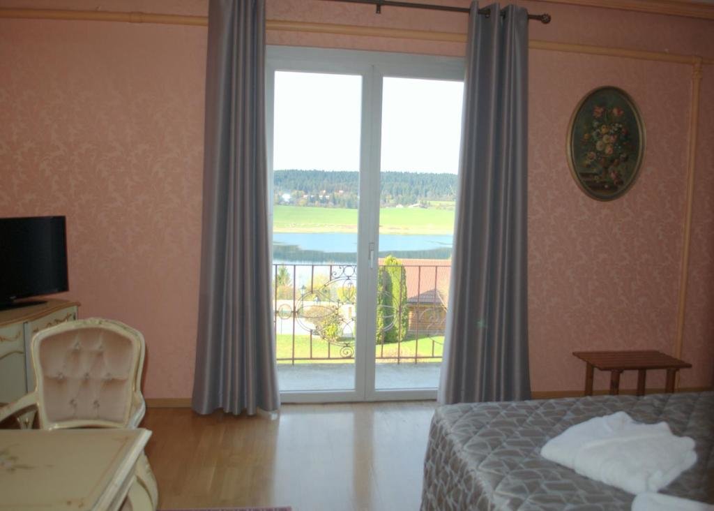 Superior Double room with balcony Hôtel-Restaurant Le Lac