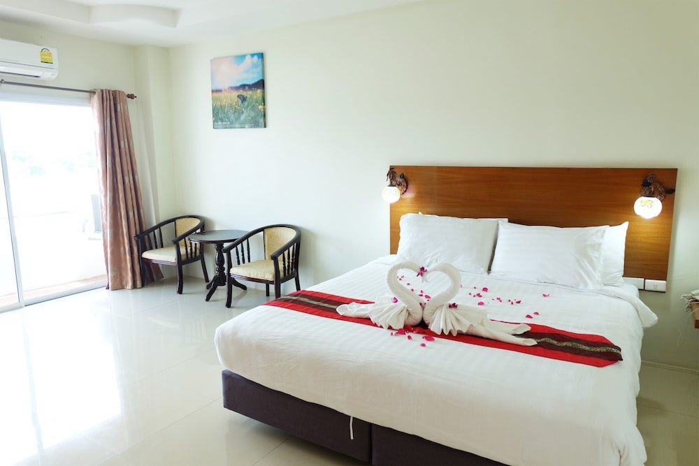 Deluxe Double room with balcony Chaophayathara Riverside Hotel