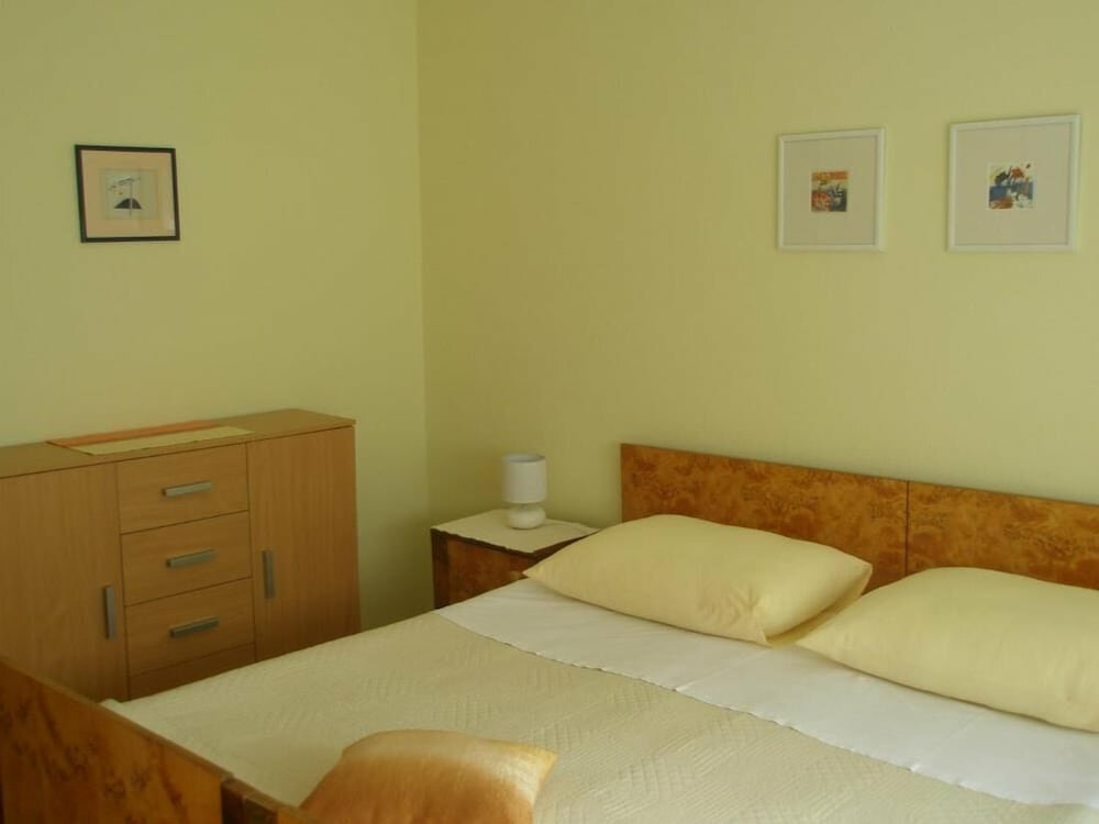Apartment 2 Schlafzimmer mit Gartenblick Apartment Rojnic - 3 Bedrooms Apartment