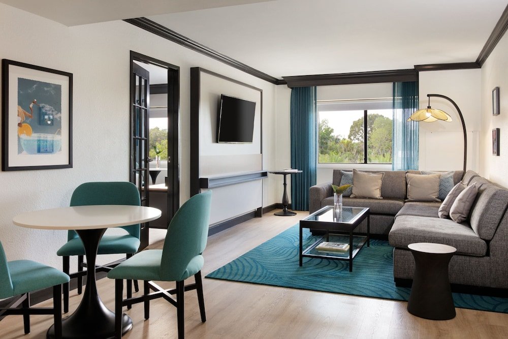 Люкс Luxury c 1 комнатой с видом на бассейн Renaissance Boca Raton Hotel