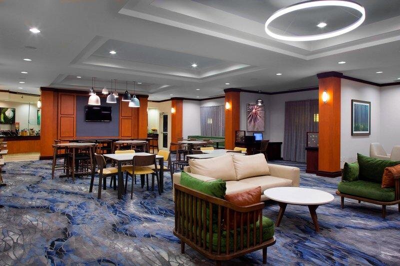Кровать в общем номере Fairfield Inn & Suites by Marriott Montgomery EastChase Pkwy
