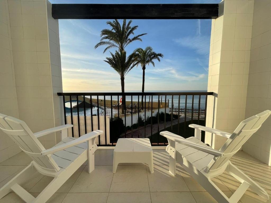 Cabaña Dona Lola Macarena - Beautiful Frontline beach house between Fuengirola and Marbella - CS100