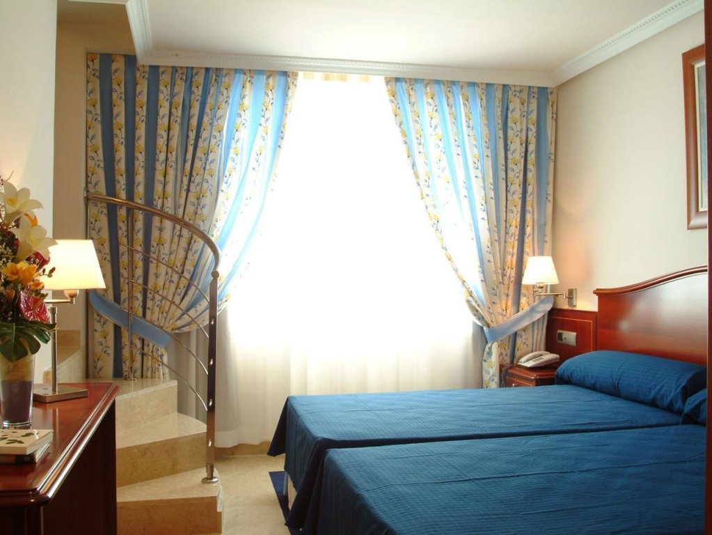 Standard Dreier Zimmer Hotel Gran Legazpi