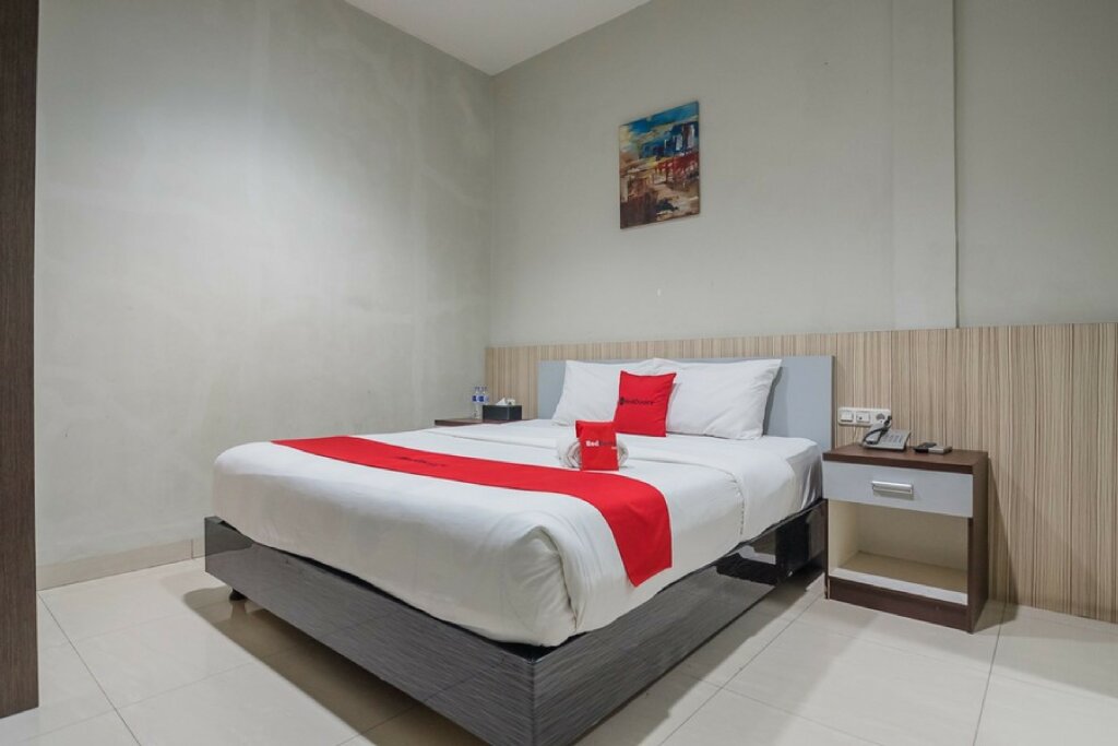 Premium chambre RedDoorz Plus near Simpang Rimbo Jambi