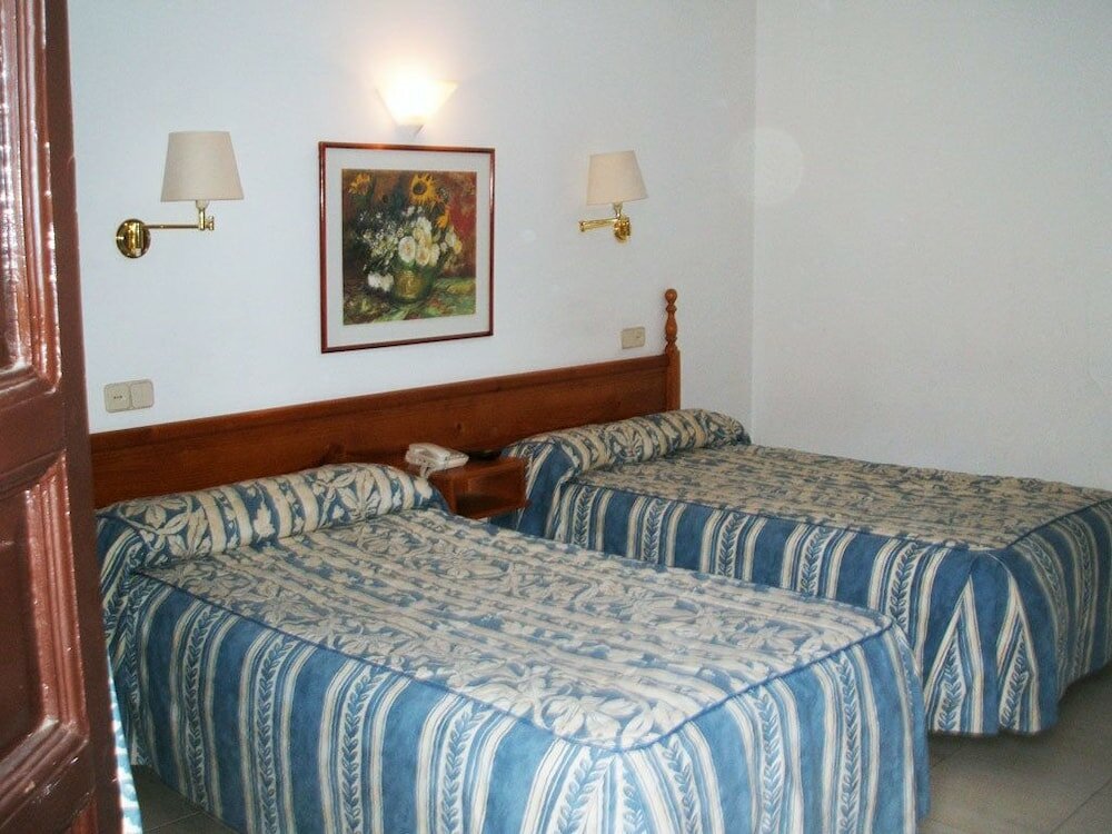 Standard Double room with balcony and with city view Hostal Centro