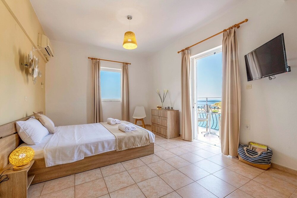 Номер Premium с балконом и с видом на море Faro Del Porto