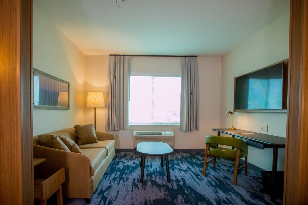 Двухместный люкс Fairfield Inn & Suites By Marriott Alexandria
