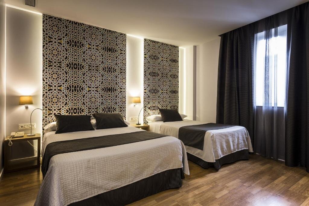 Standard Quadruple room Hotel Comfort Dauro 2
