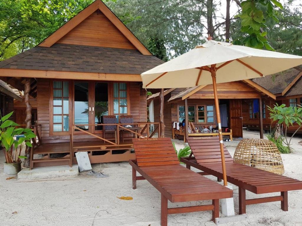 Bungalow Lipe Beach Resort