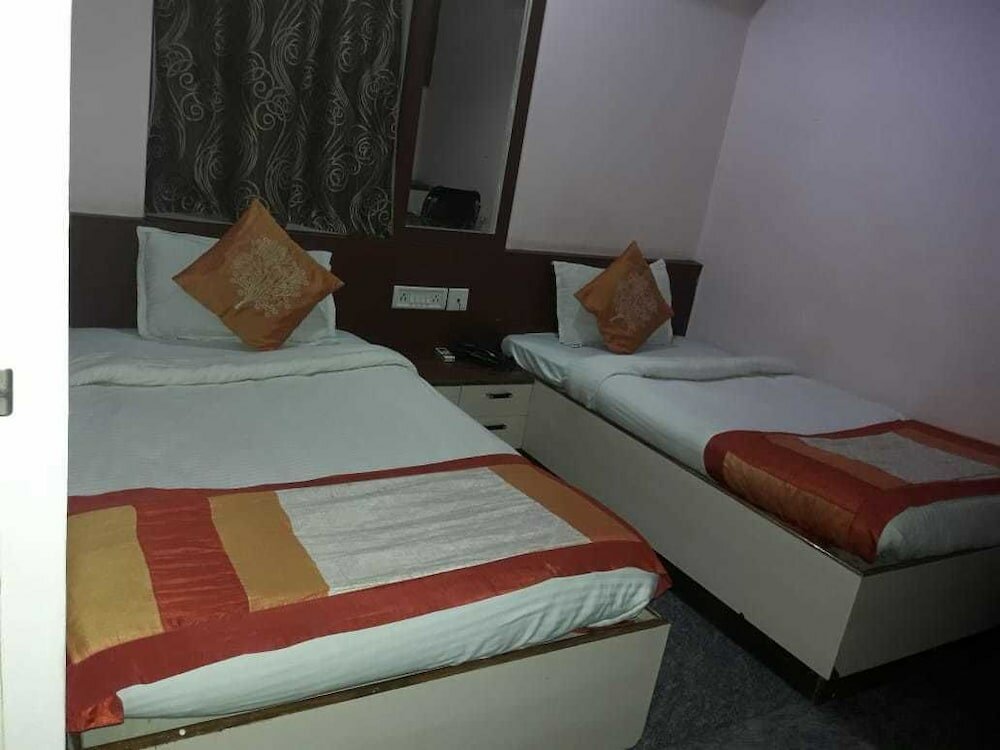 Deluxe Zimmer Hotel Nirmala Residency