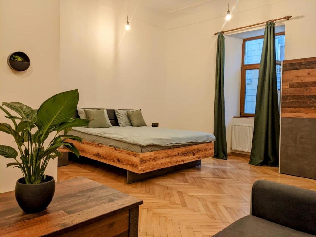Deluxe Double room The Industrique Home - 3 Bedroom Apartment