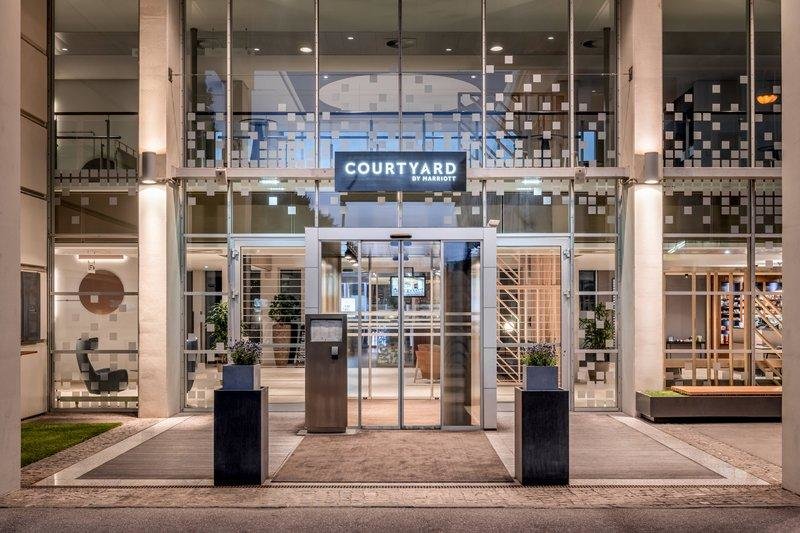 Двухместный номер Standard Courtyard by Marriott Linz