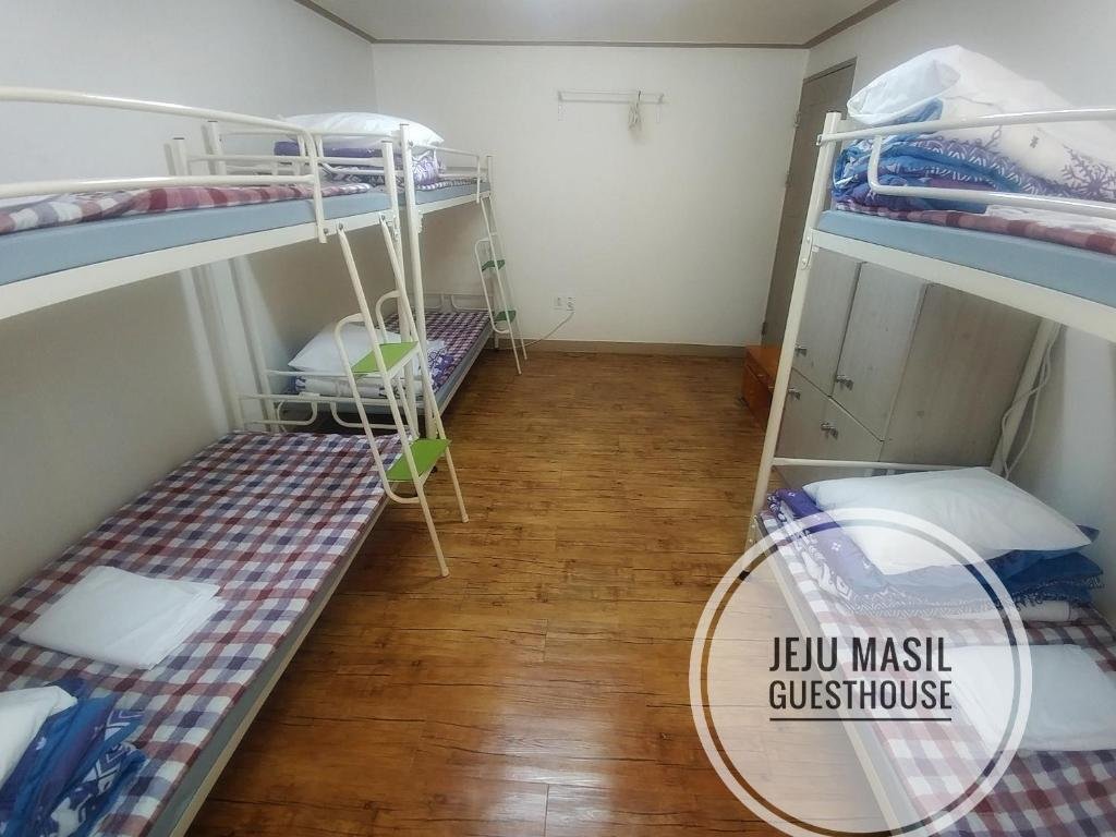 (camerata maschile) letto in camerata Jeju Masil Guesthouse